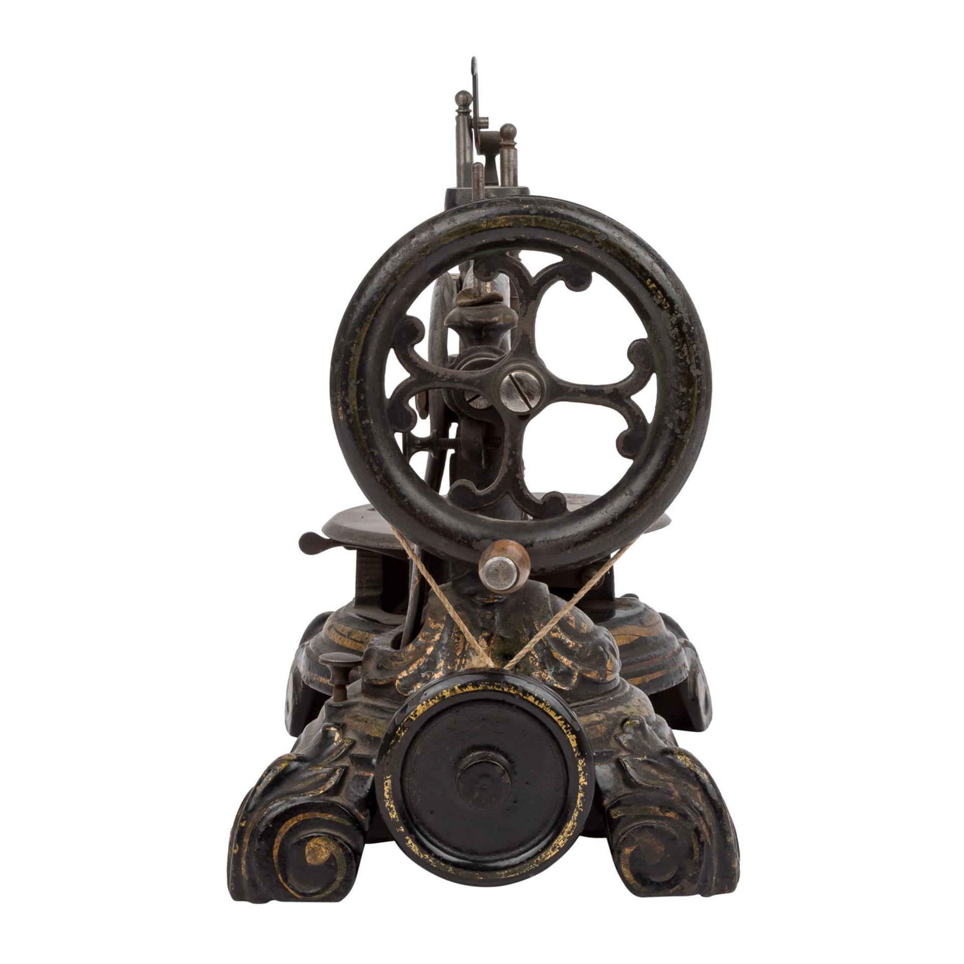 Historische Nähmaschine des 19. Jahrhunderts  - Bild 2 aus 4