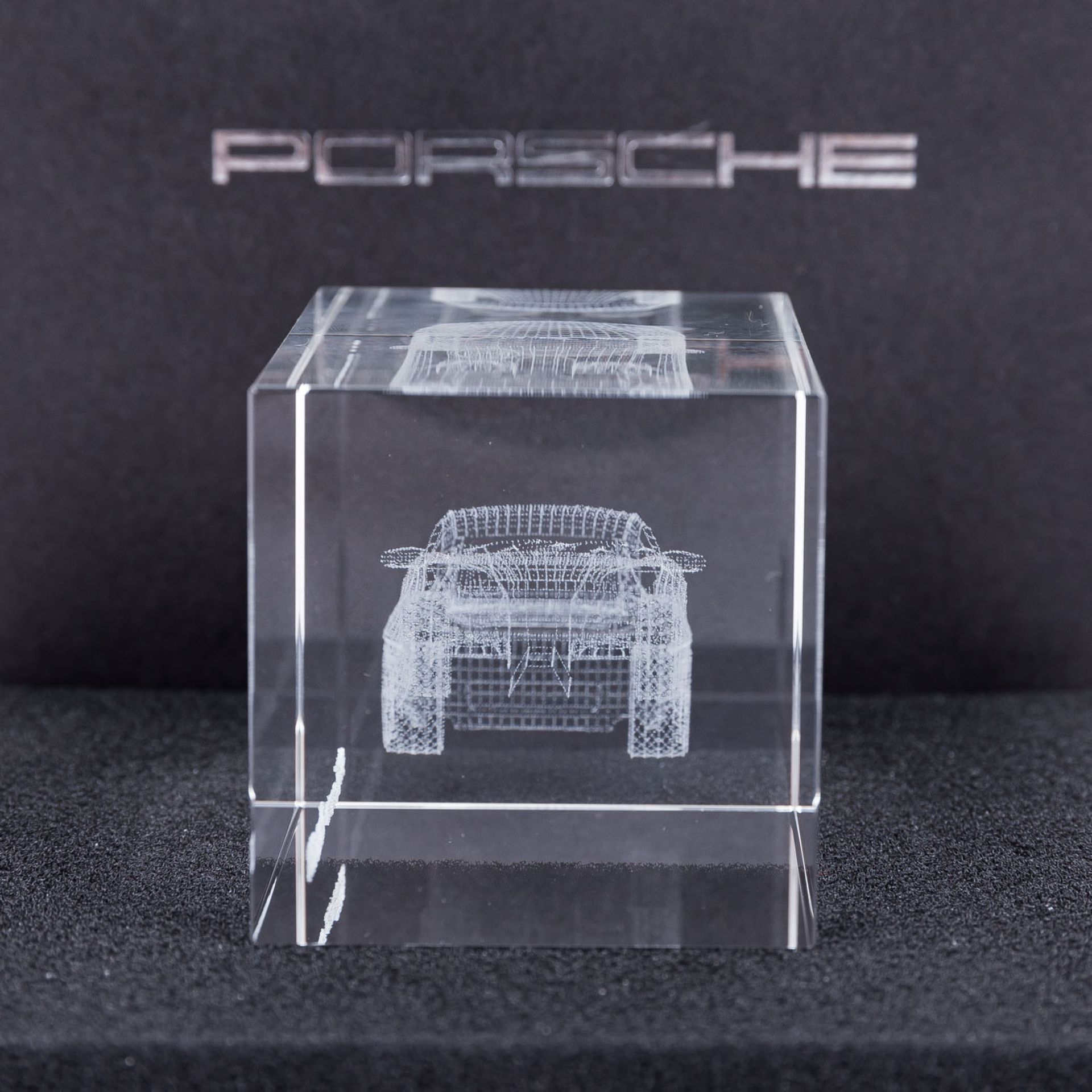 PORSCHE - Kristallglasradierung 911 (996) Carrera Coupe, - Image 3 of 6
