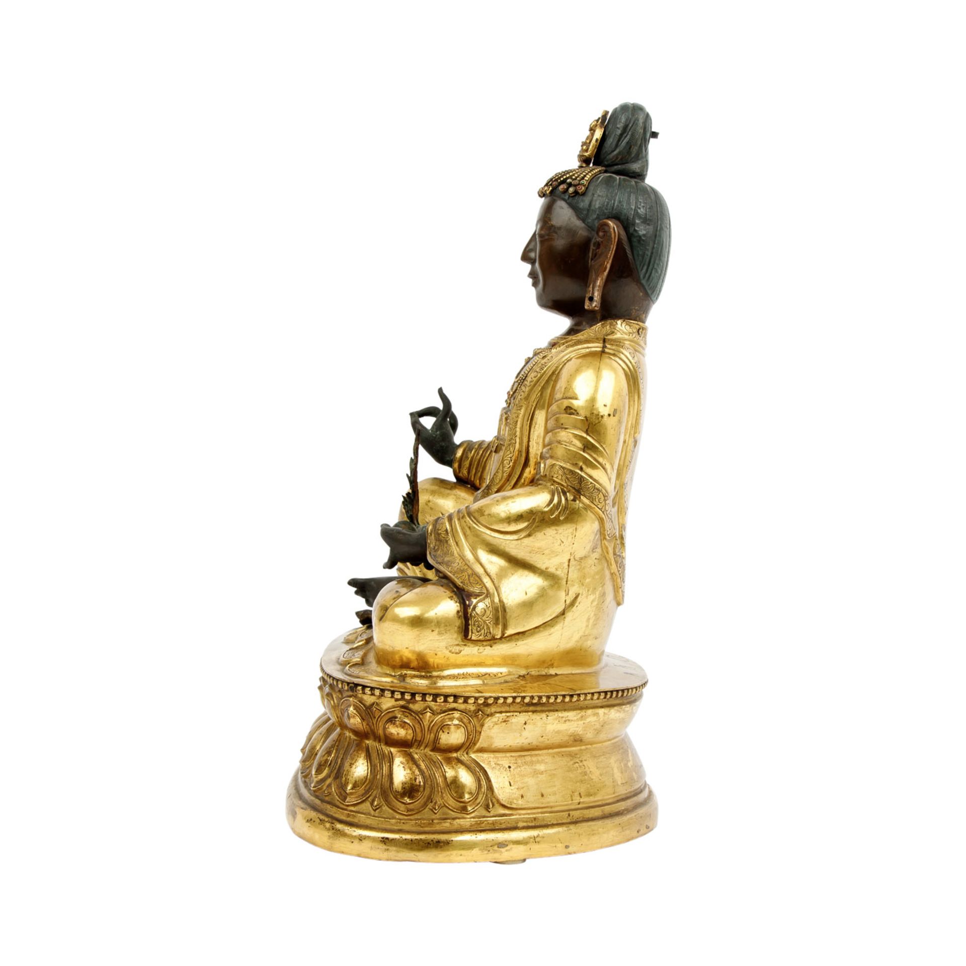 Museale Guanyin aus feuervergoldeter Bronze. SINOTIBETISCH. 18./19. Jh. - Image 4 of 9