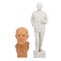 Büste 'Lenin' und Skulptur 'Gottwald Klement'.
