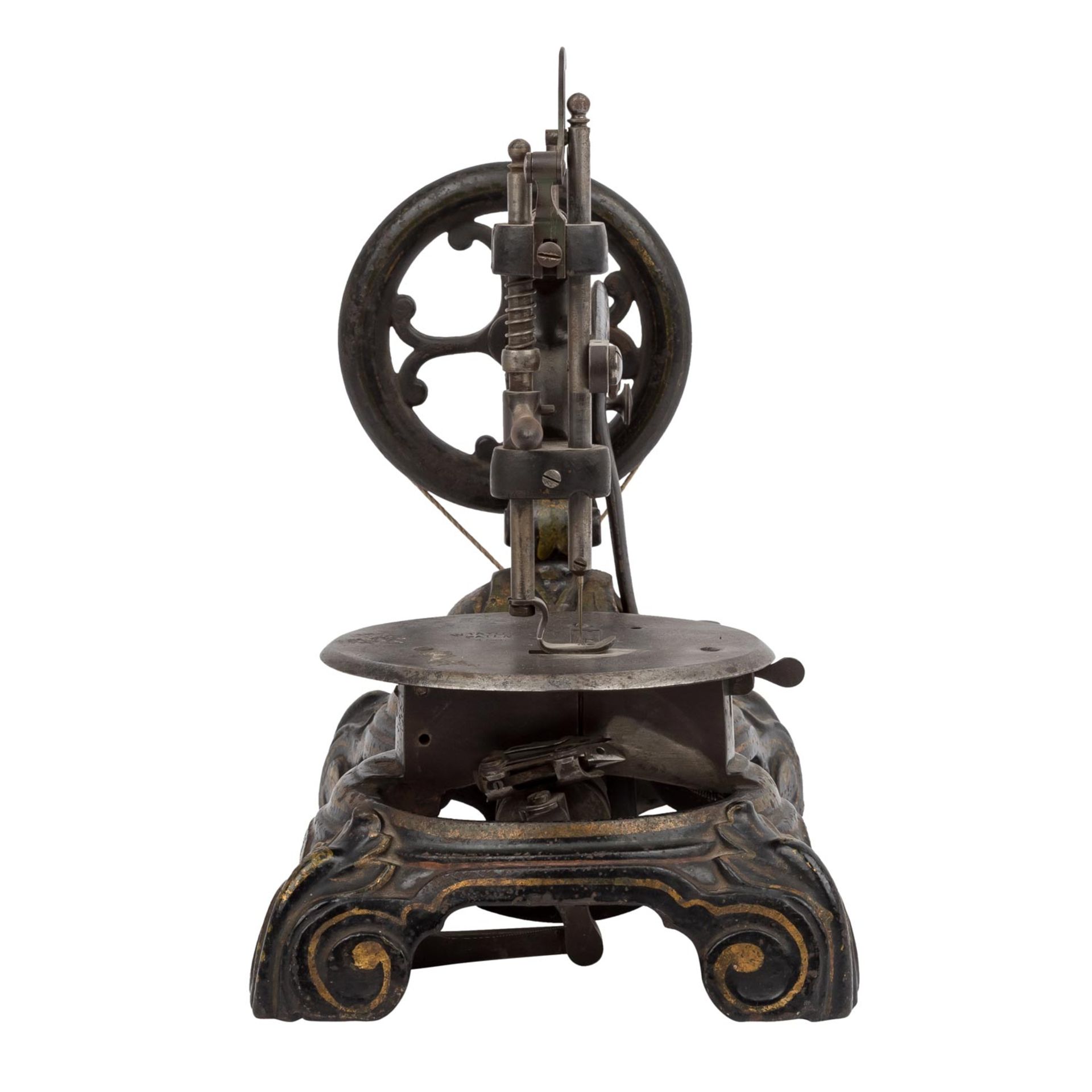 Historische Nähmaschine des 19. Jahrhunderts  - Bild 4 aus 4
