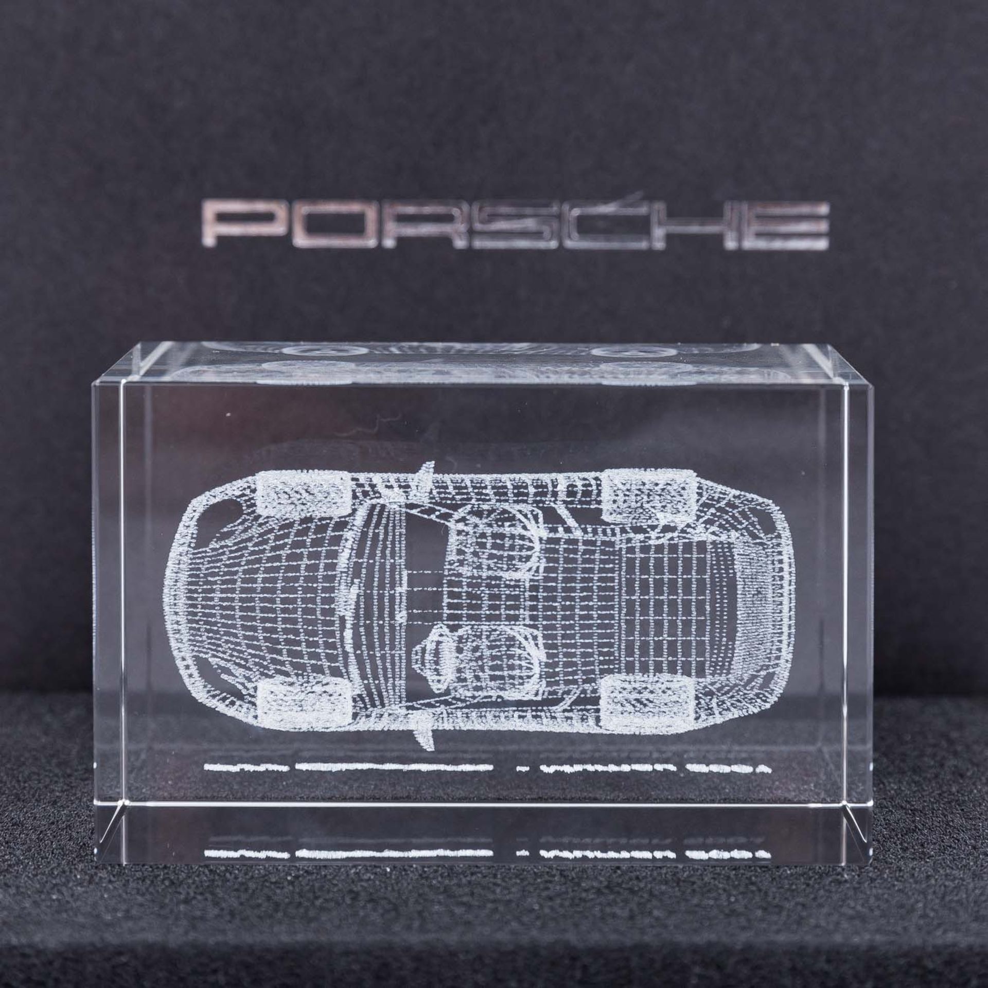 PORSCHE - Kristallglasradierung 911 (996) Carrera Coupe, - Image 6 of 6