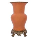 Vase aus Keramik. CHINA, 20. Jh.,
