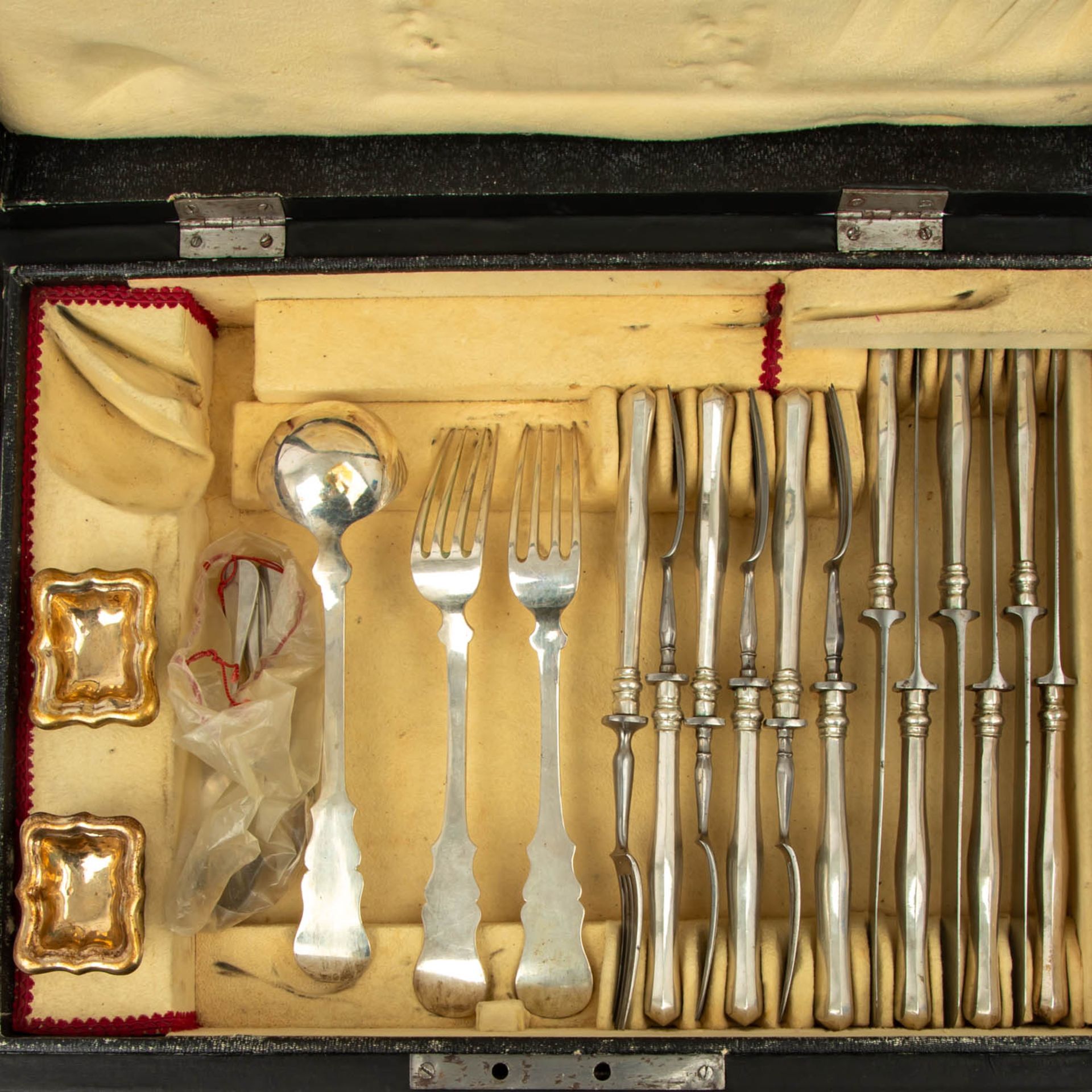 ÖSTERREICH-UNGARN antikes Speisebesteck für 6 Personen, 43tlg., 13 Lot/ 800 Silber, ab 1847, - Image 5 of 7