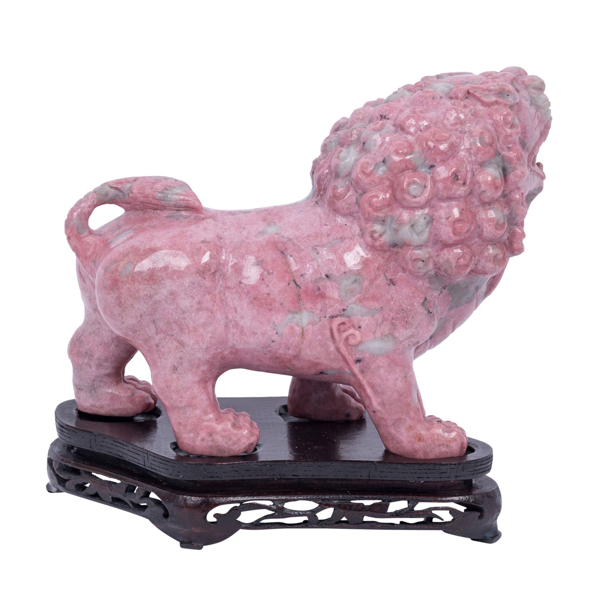 Wächterlöwe aus rosafarbenem Granit. CHINA, 20. Jh., - Bild 4 aus 11