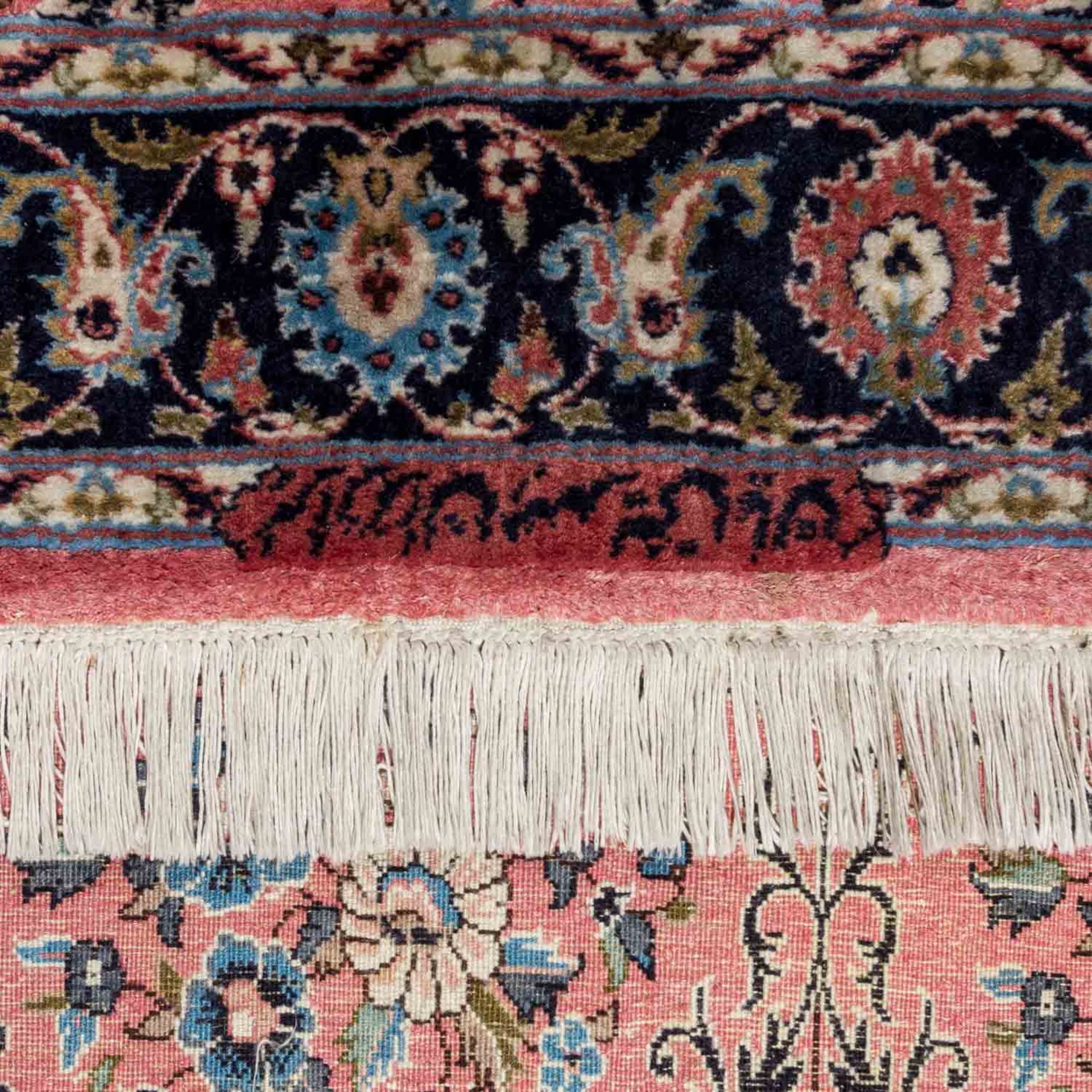 Orientteppich mit Seide. LAHORE/PAKISTAN, 20. Jh., 182x125 cm. - Image 3 of 4