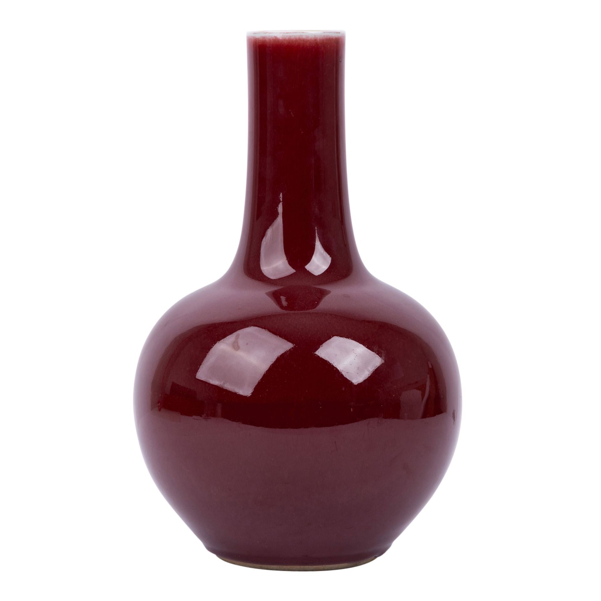 Vase aus Porzellan mit Ochsenblut-Glasur. CHINA, wohl 19. Jh. - Image 2 of 4