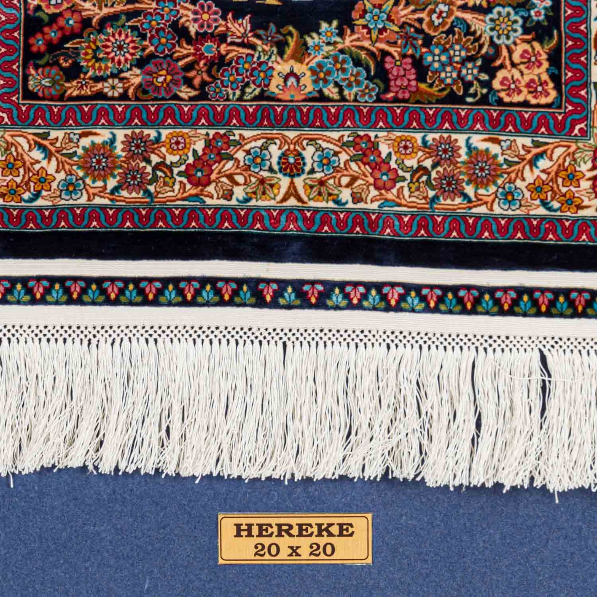 Feiner Bildteppich aus Seide. HEREKE/TÜRKEI, 20. Jh., 55x34 cm. - Bild 2 aus 6