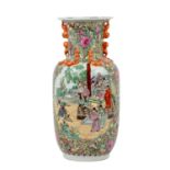 Famille rose-Vase im Kanton-Stil. CHINA, 20. Jh.