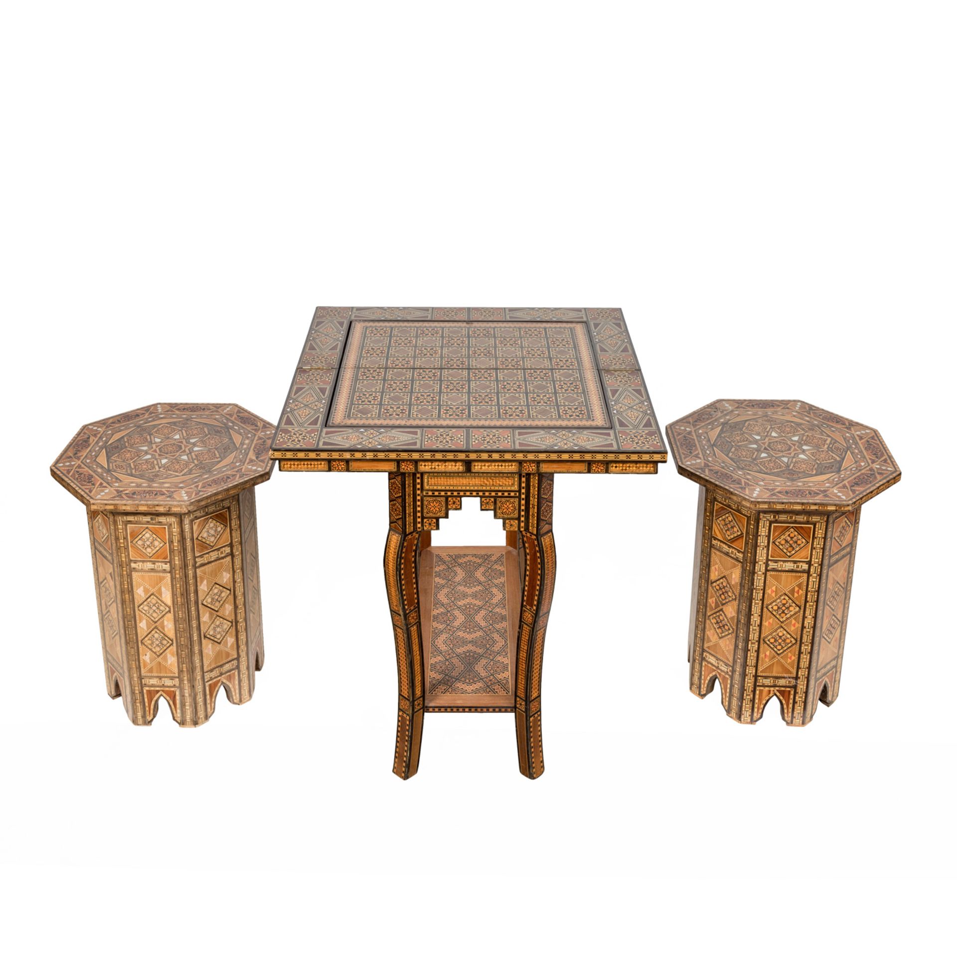 ORIENTALISCHER KONSOLTISCH / SPIELTISCH MIT 2 HOCKERN, - Image 3 of 7