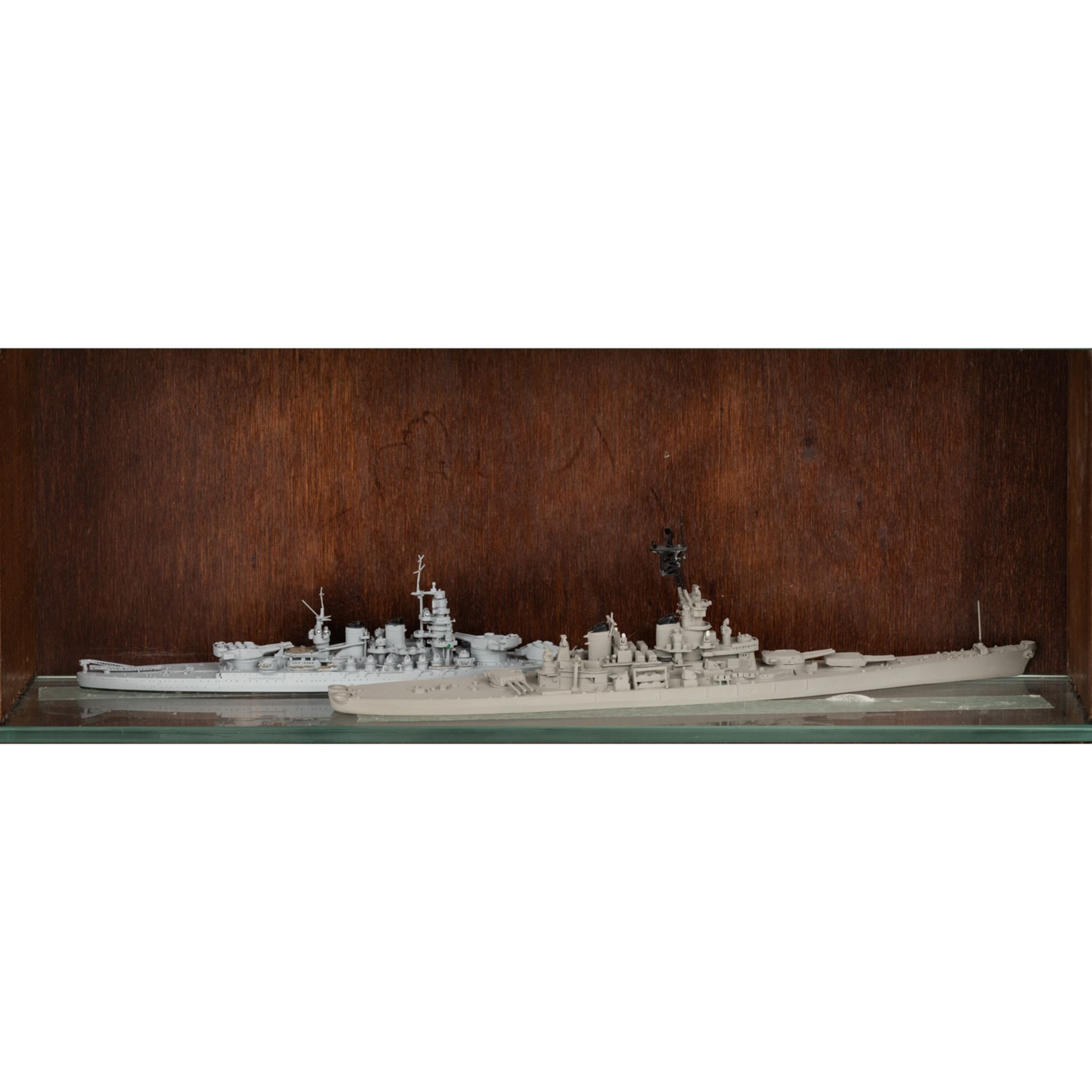 9 Kriegsschiffe verschiedener Hersteller in Schauvitrine, Maßstab 1:1250, - Bild 4 aus 7