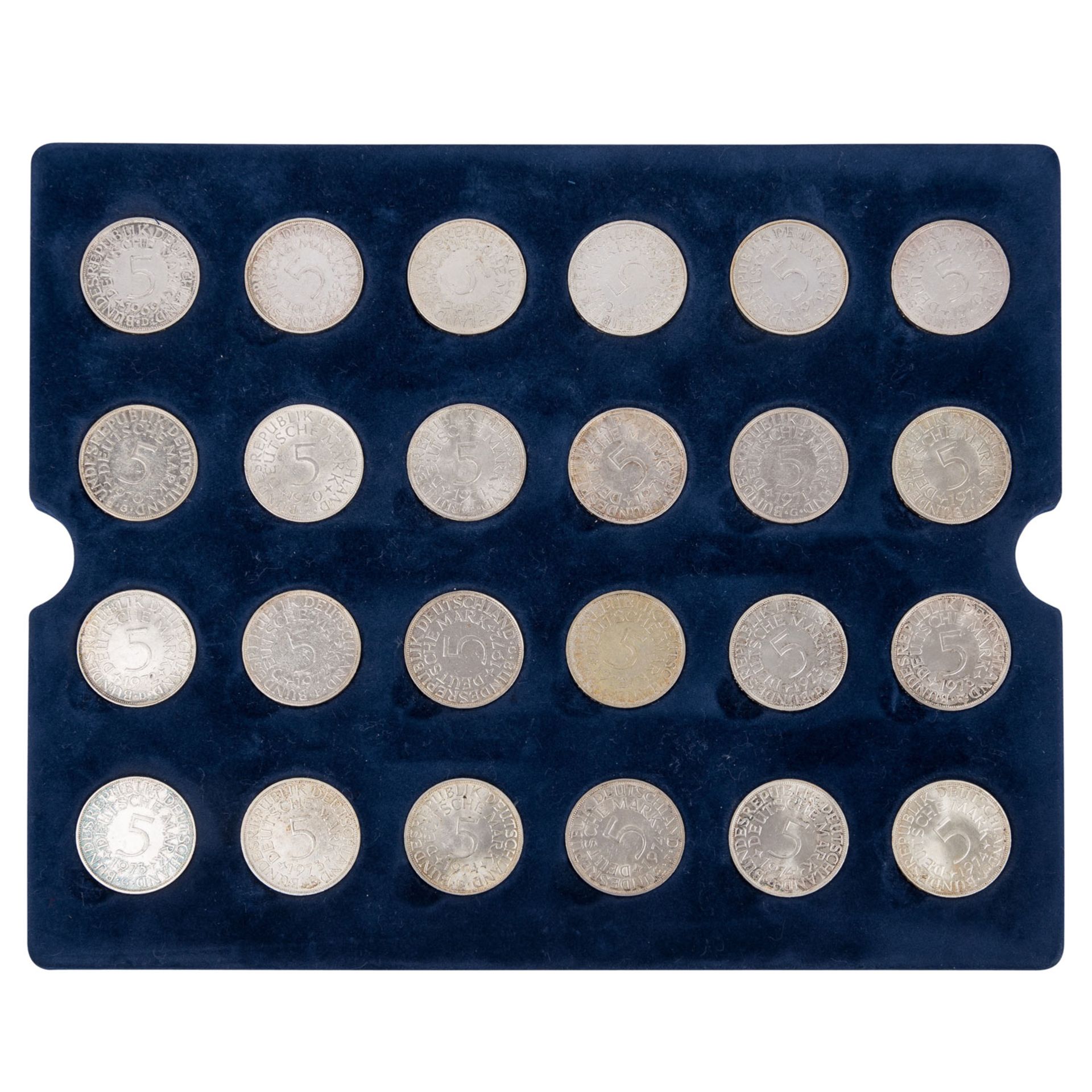 Münzkassette BRD - 71 x 5 DM Kursmünzen - Bild 3 aus 4