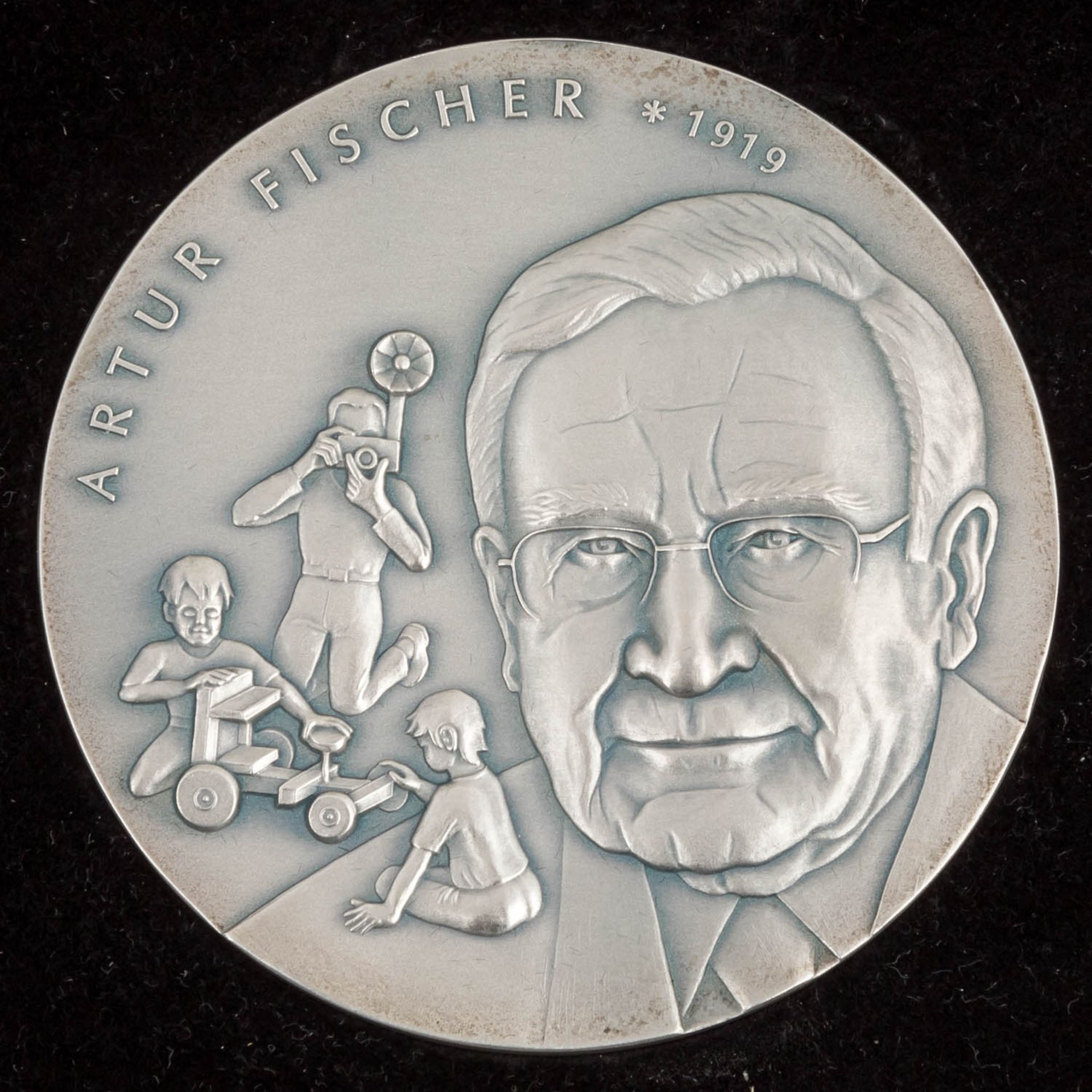 Silbermedaille 'Artur Fischer *1919' 2007 - Bild 2 aus 3