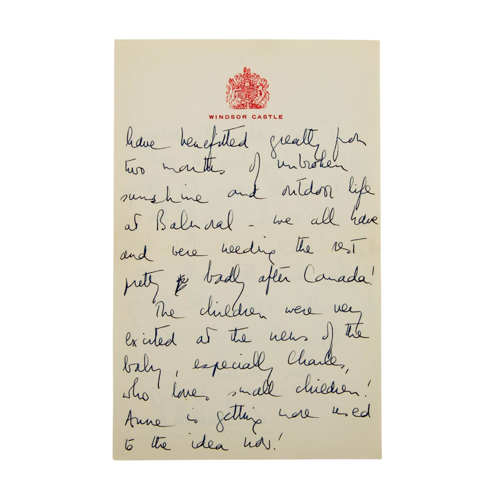 Handgeschriebener und signierter Brief von Queen Elizabeth II. (1926 – 2022) an ihre Hebamme „Rowie“ - Bild 4 aus 6
