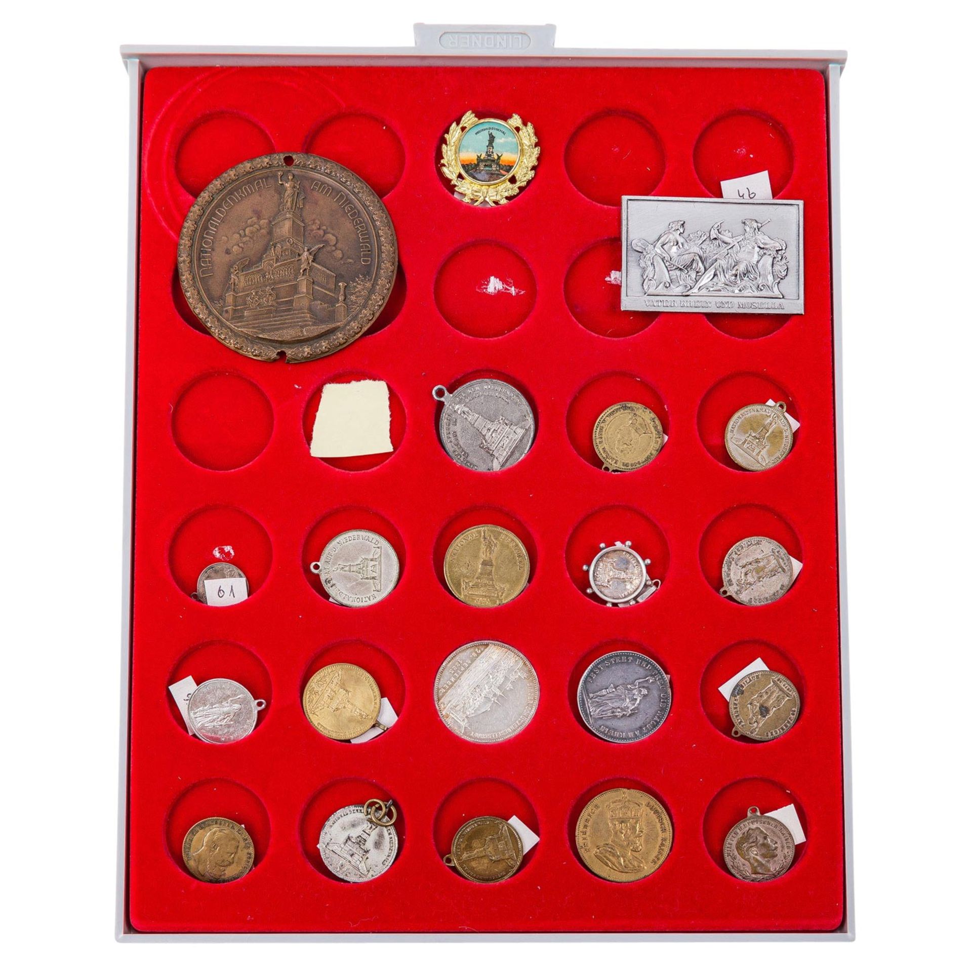 Umfangreiche Sammlung an Plaketten, Medaillen, Medaillons, Abzeichen etc. mit dem nationalen Niederw - Bild 2 aus 9