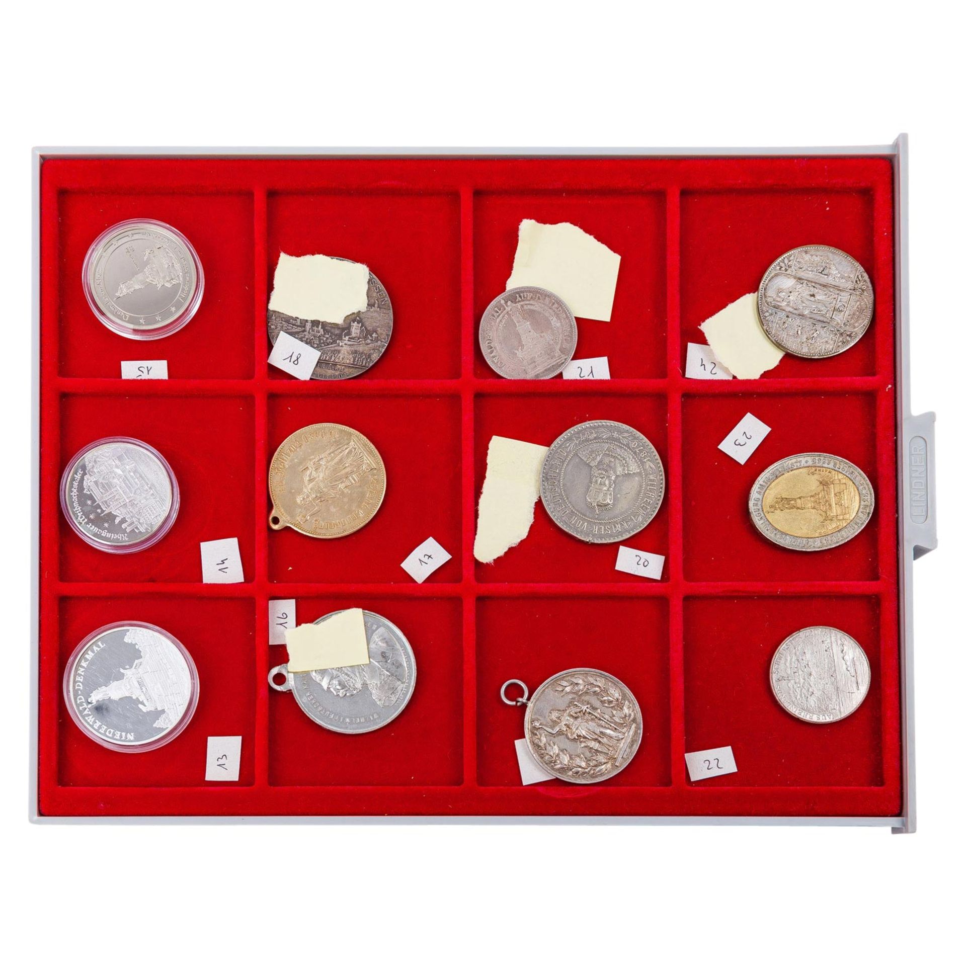 Umfangreiche Sammlung an Plaketten, Medaillen, Medaillons, Abzeichen etc. mit dem nationalen Niederw - Image 4 of 9