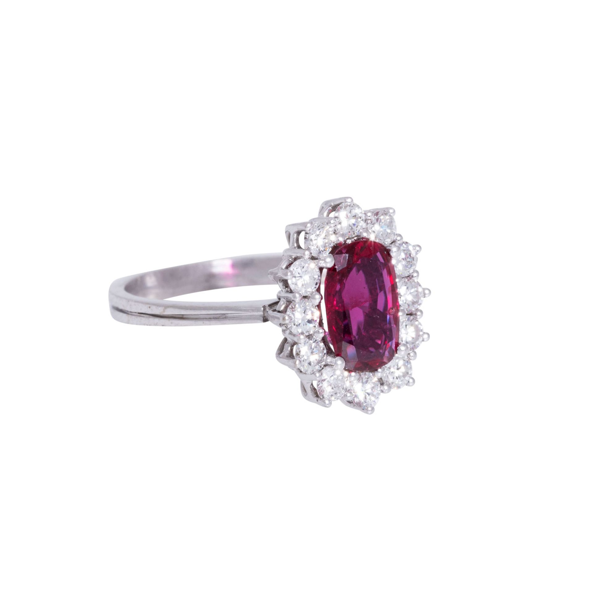 Ring mit Rubin von ca. 1ct, umrandet