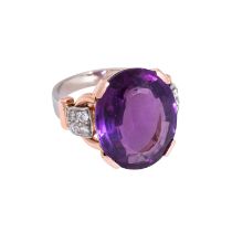 Ring mit feinem Amethyst ca. 12 ct und Diamanten zus. ca. 0,2 ct,