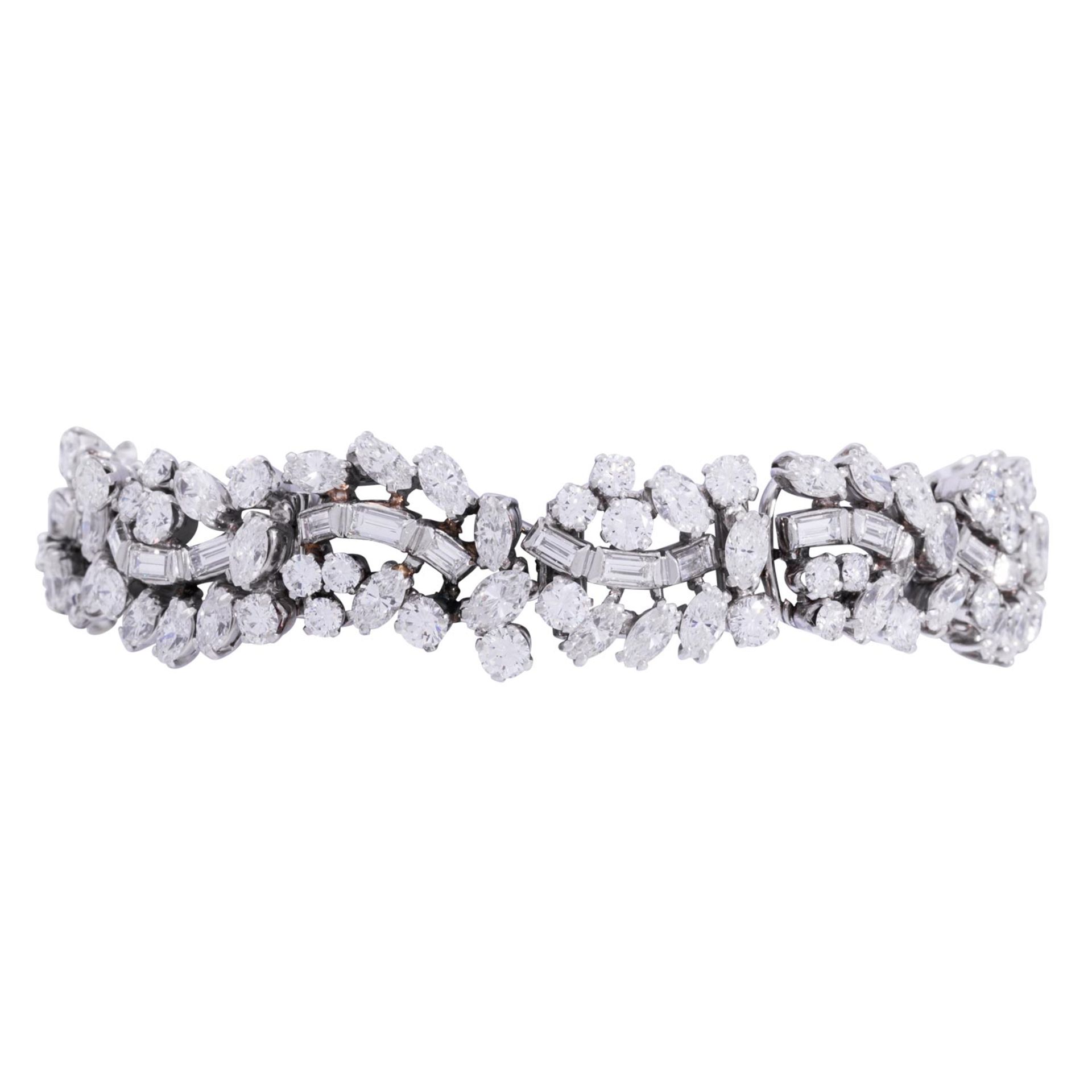 Armband mit zahlreichen Diamanten zus. ca. 19,2 ct,