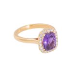 Ring mit feinem violettem Saphir,