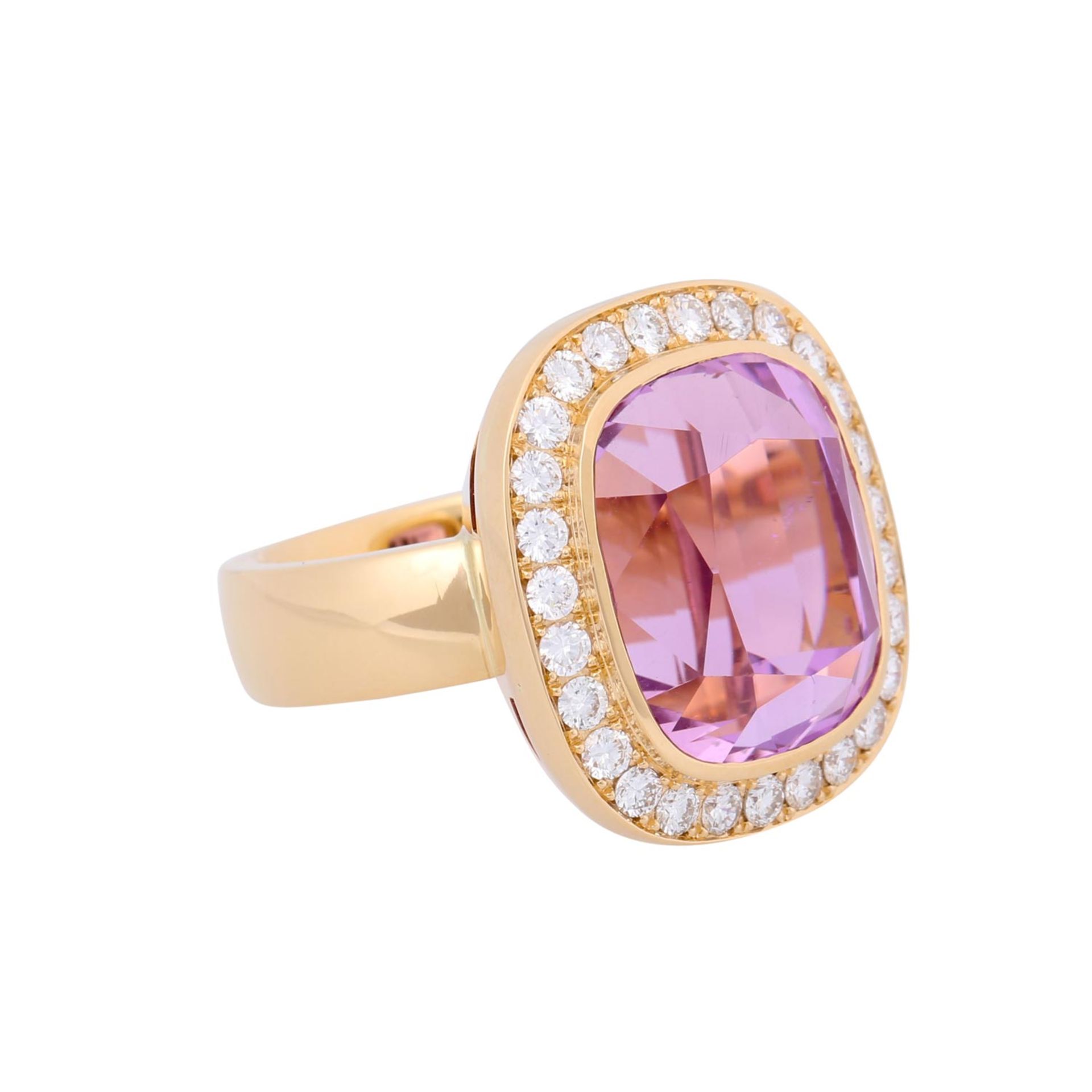 Eleganter Ring mit feinem, pinken afghanischen Kunzit im Kissenschliff von ca. 28 ct,