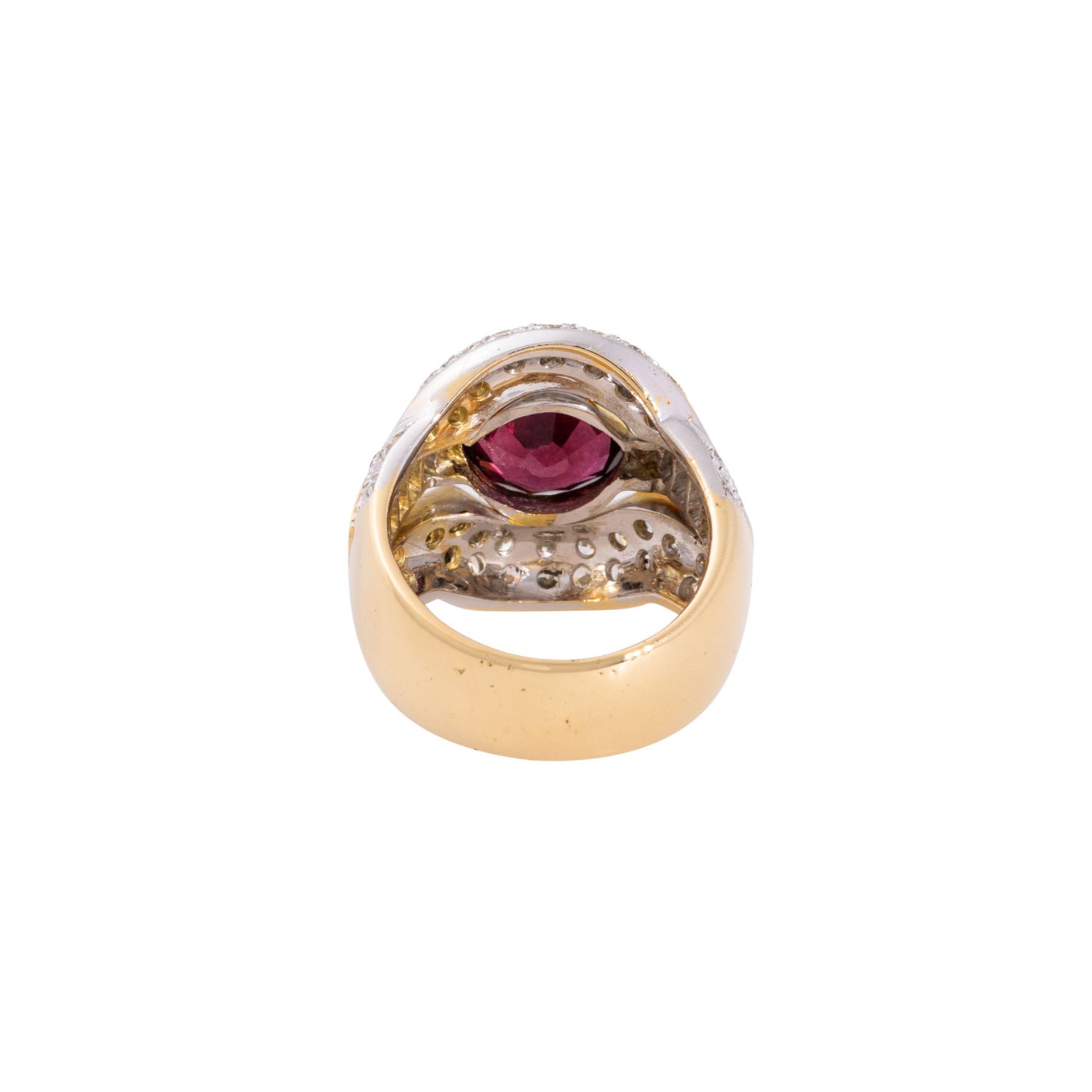 Ring mit Rhodolith, Diamantbaguettes und Brillanten zus. ca. 2,1 ct,  - Bild 3 aus 4