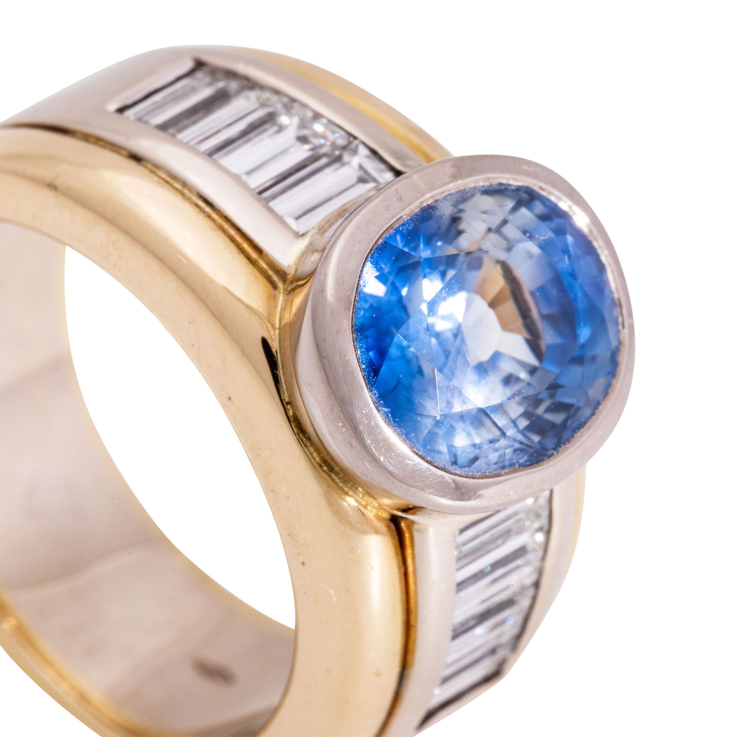 Ring mit feinem Saphir in heller Ceylonfarbe und Diamantbaguettes - Image 4 of 5