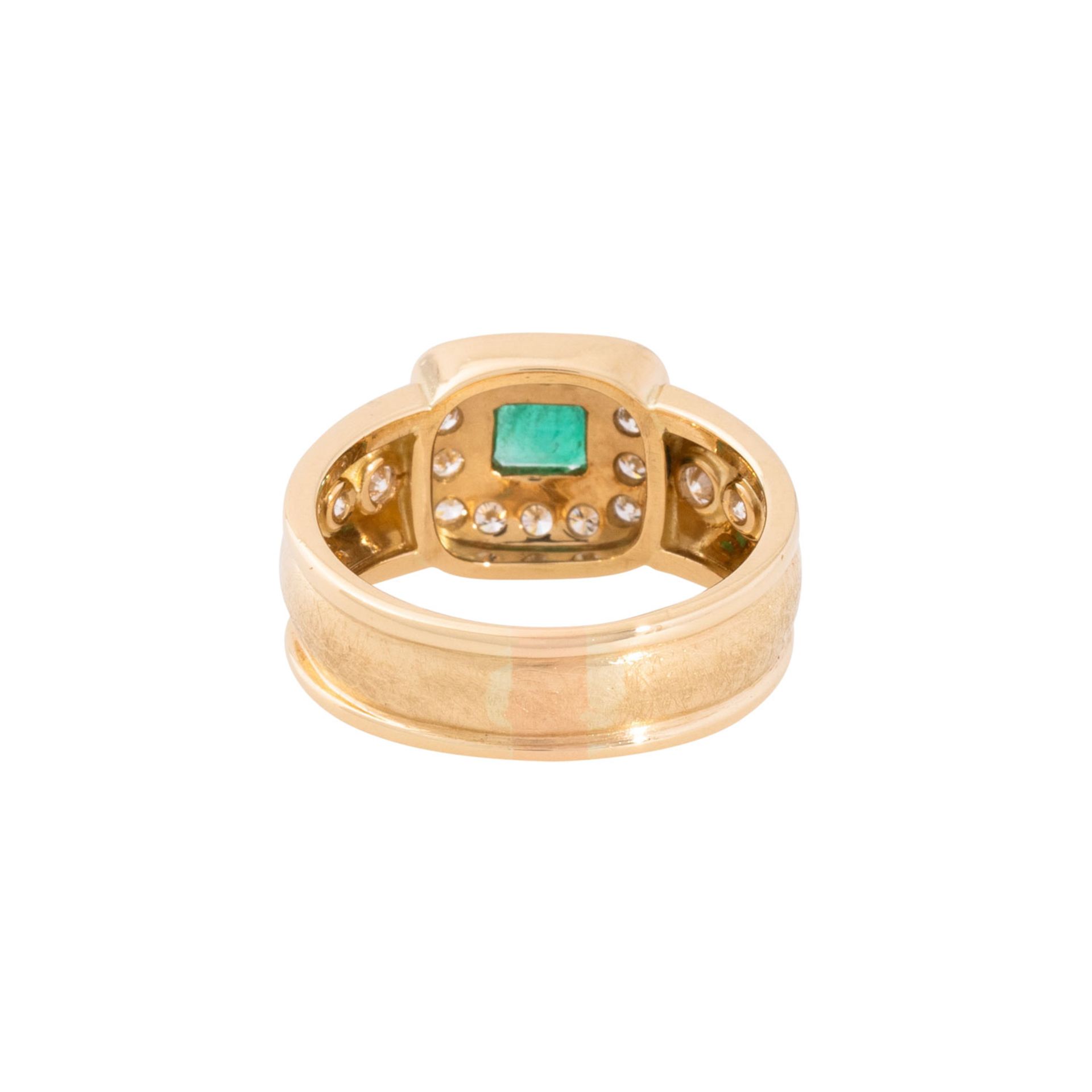 Ring mit Smaragd und Brillanten von zus. ca. 0,65 ct,  - Bild 3 aus 4