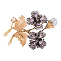 Brosche floral mit Amethysten, Diamantrosen und Zuchtperlen,