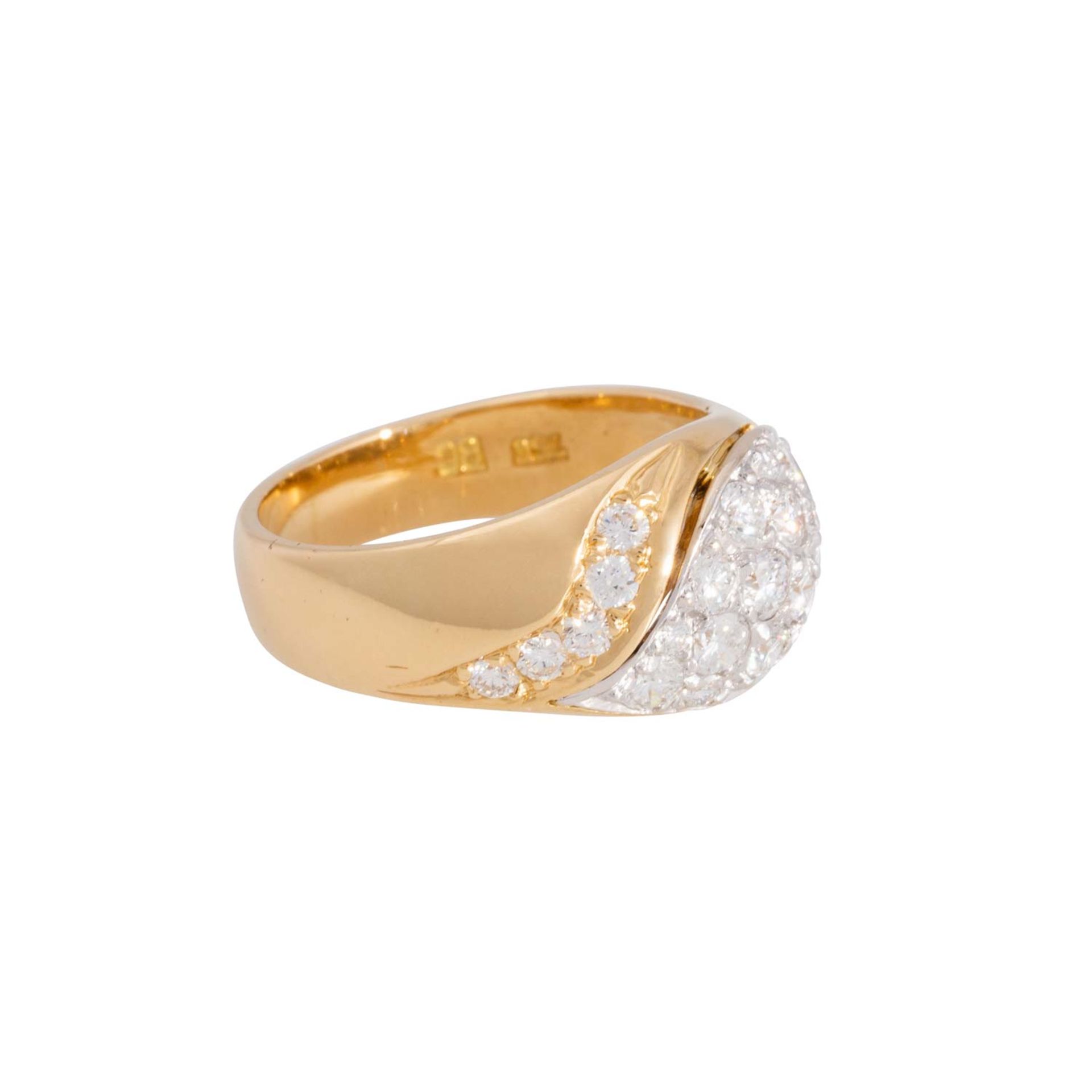 Ring mit 23 Brillanten zus. ca. 0,67 ct (graviert),