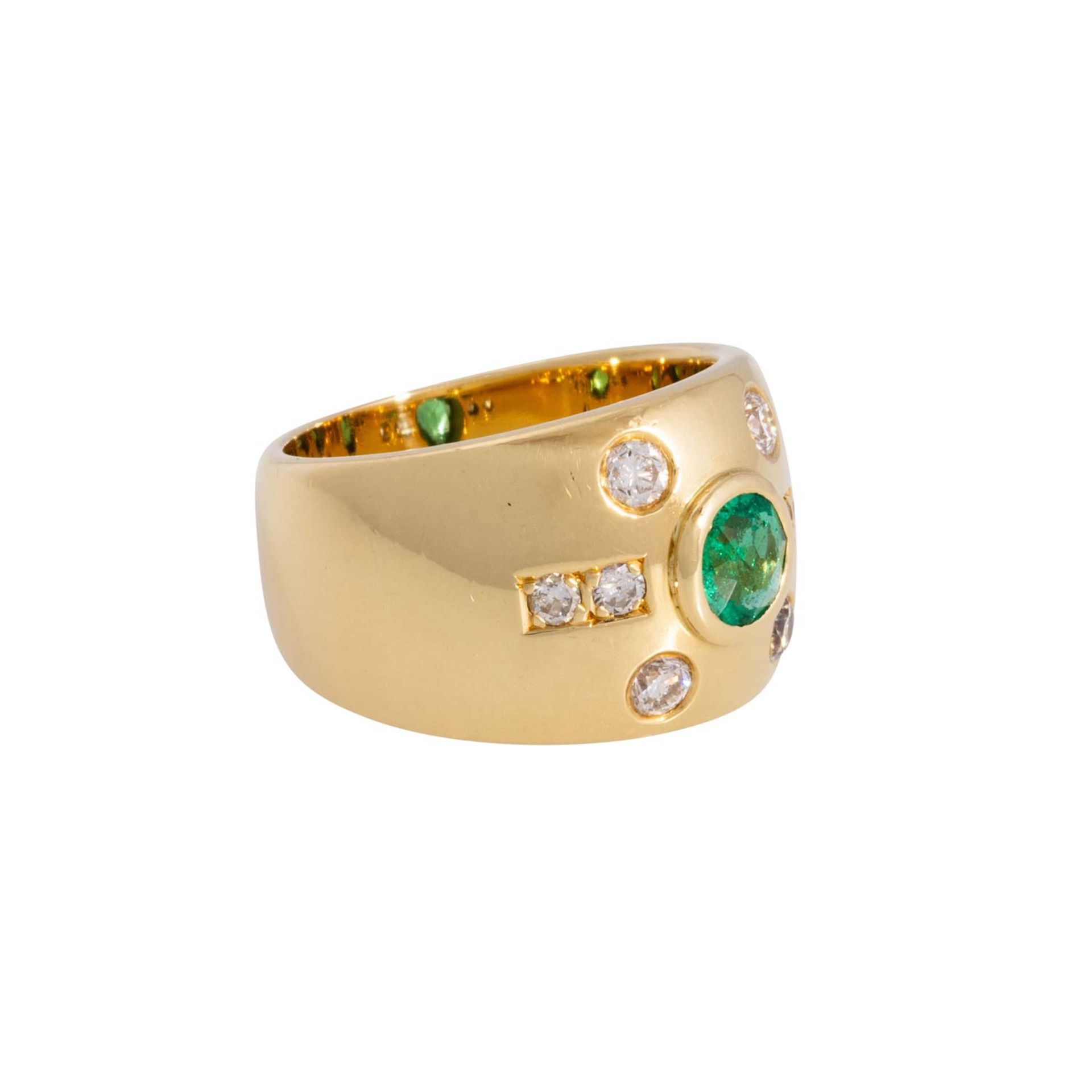 Ring mit Smaragd und 8 Brillanten zus. ca. 0,28 ct,