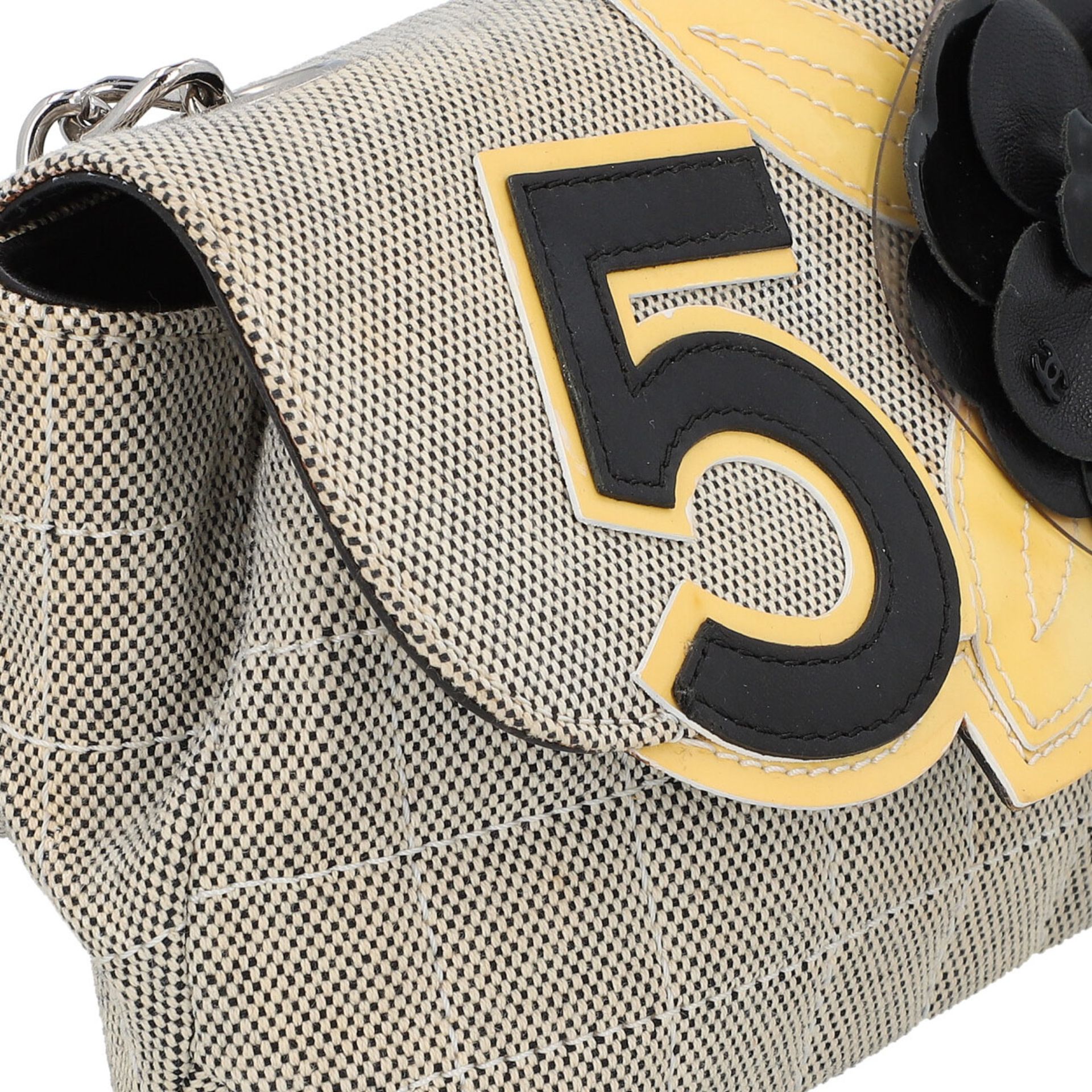 CHANEL Schultertasche "CAMELIA". - Image 8 of 8