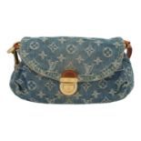 LOUIS VUITTON Pochette "PLEATY".