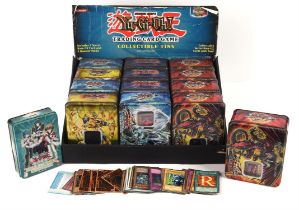 Yu-Gi-Oh! Large lot of approximately 500-1000 Yugioh cards in a Yugioh cardboard shop display and