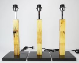 Arca, three square column lamps, lacquered finish, black lacquer base, chromed metal,