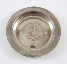 An Elizabeth II silver coin tray, Sheffield, 1978, of saucer form and with a central coin to mark