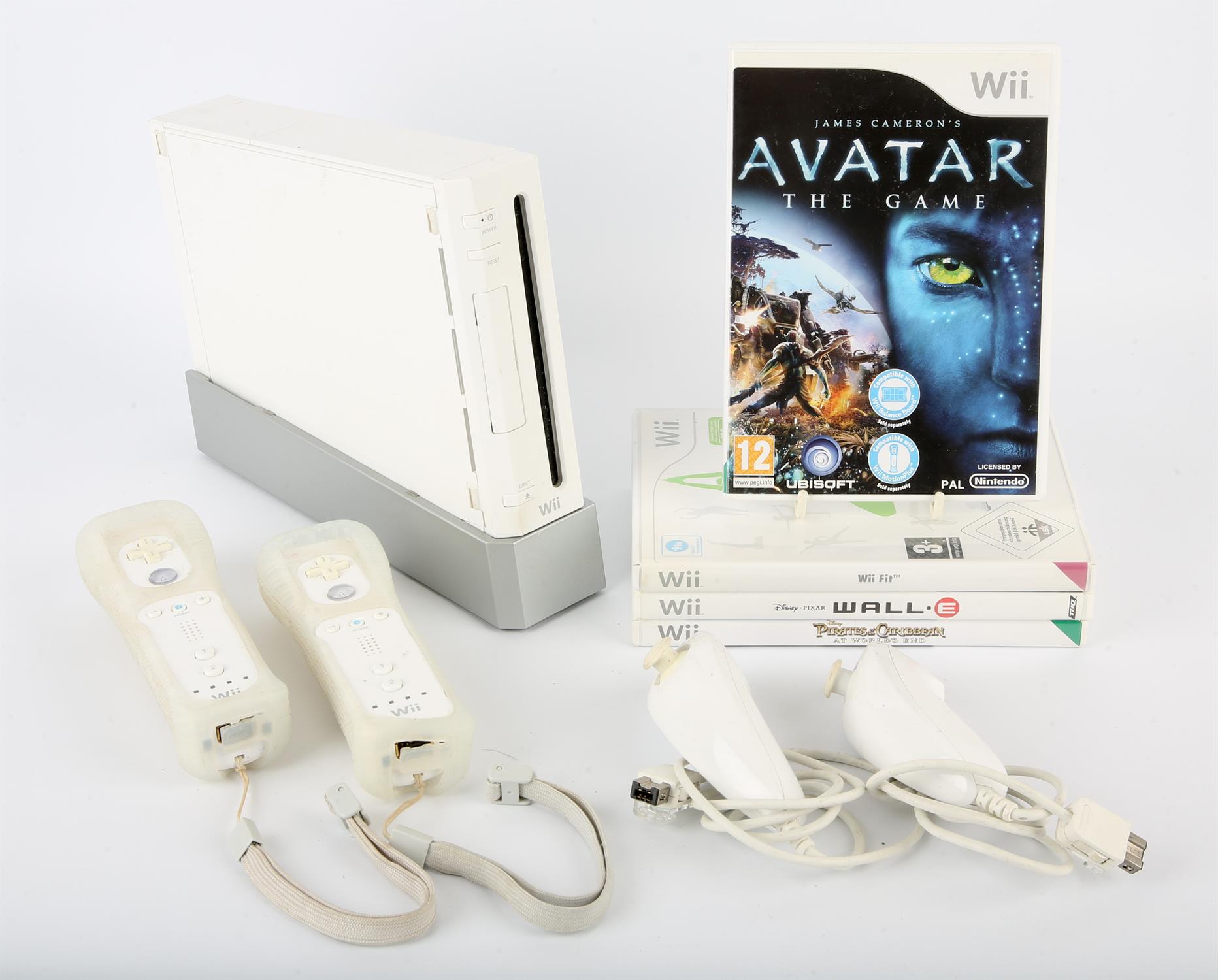 Nintendo Wii Bundle (PAL) Includes: Wii Console, Wii Remote (x2), Wii Nunchuck (x2),