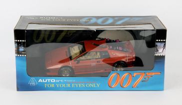 James Bond 007 - Autoart 1:18 scale Lotus Esprit Turbo, modelled on the vehicle in the film For