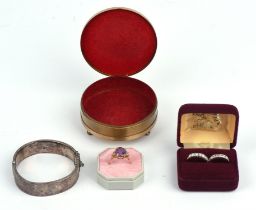 Selection of jewellery including two cubic zirconia half eternity rings, both size N, in 9 ct gold,