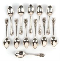 Victorian silver canteen for twelve places, comprising 12 table spoons, 12 desert spoons,