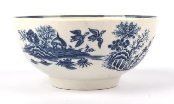 Worcester porcelain pedestal bowl, 18th Century, decorated with scenes of Chinese fences and