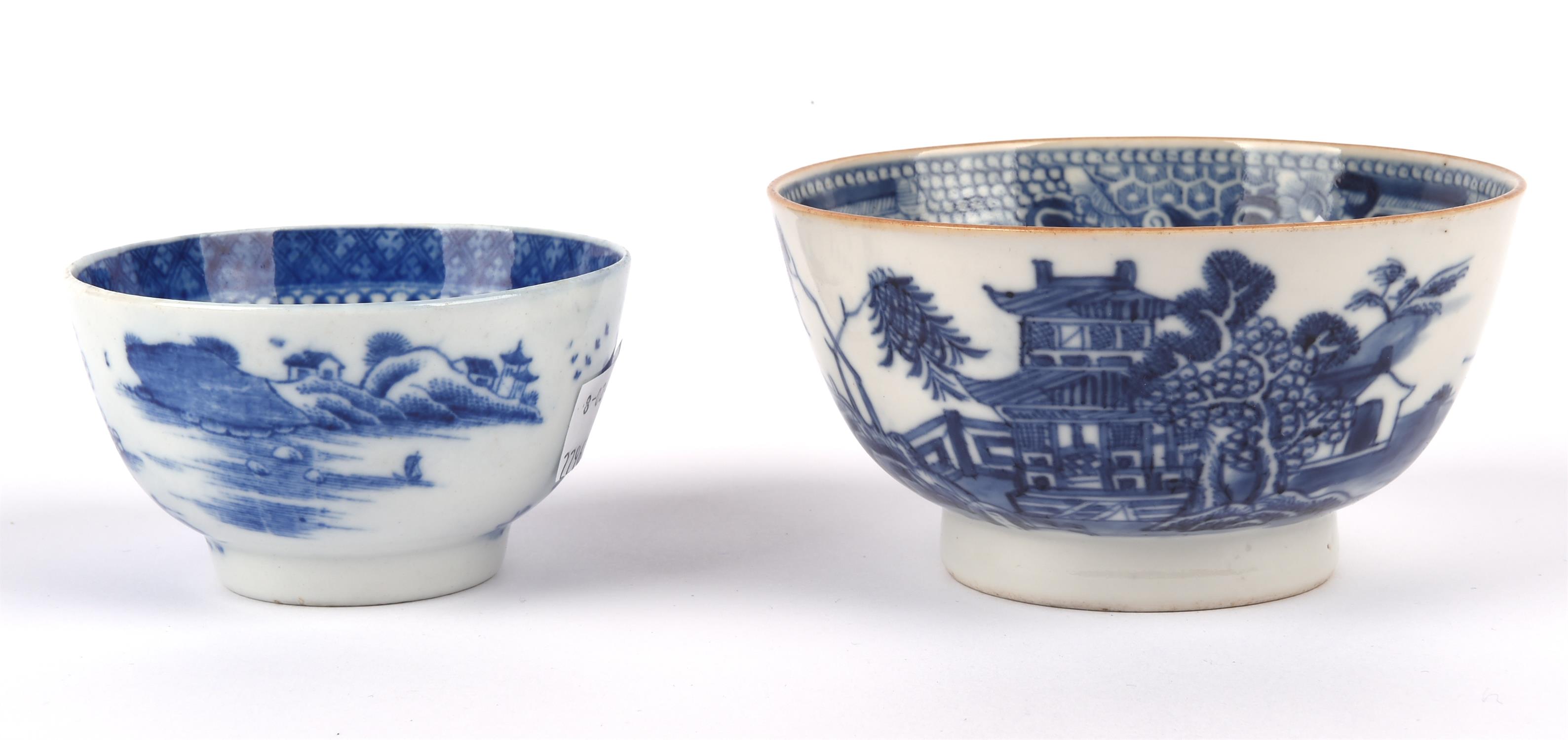 Worcester porcelain pedestal bowl, 18th Century, decorated with scenes of Chinese fences and - Image 4 of 5