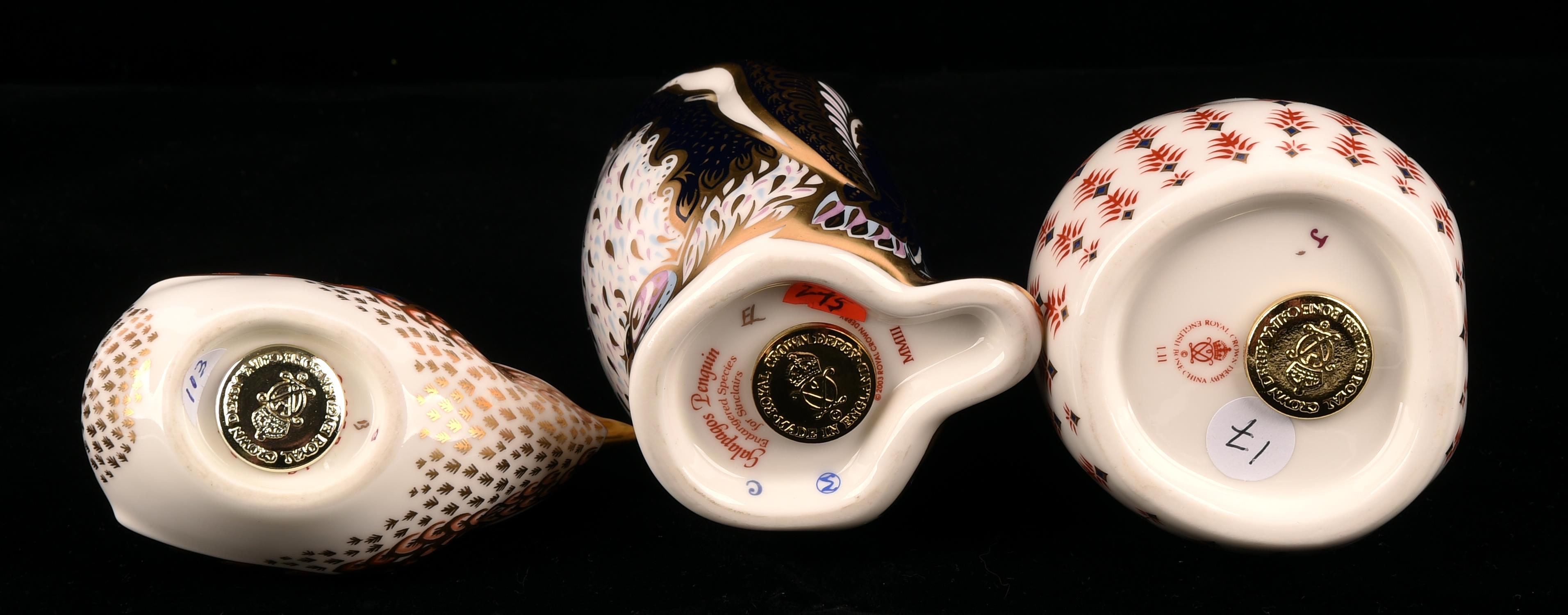 Royal Crown derby, Galapagos Penguin with gold stopper from the Sinclair's Endangered Species - Image 2 of 2