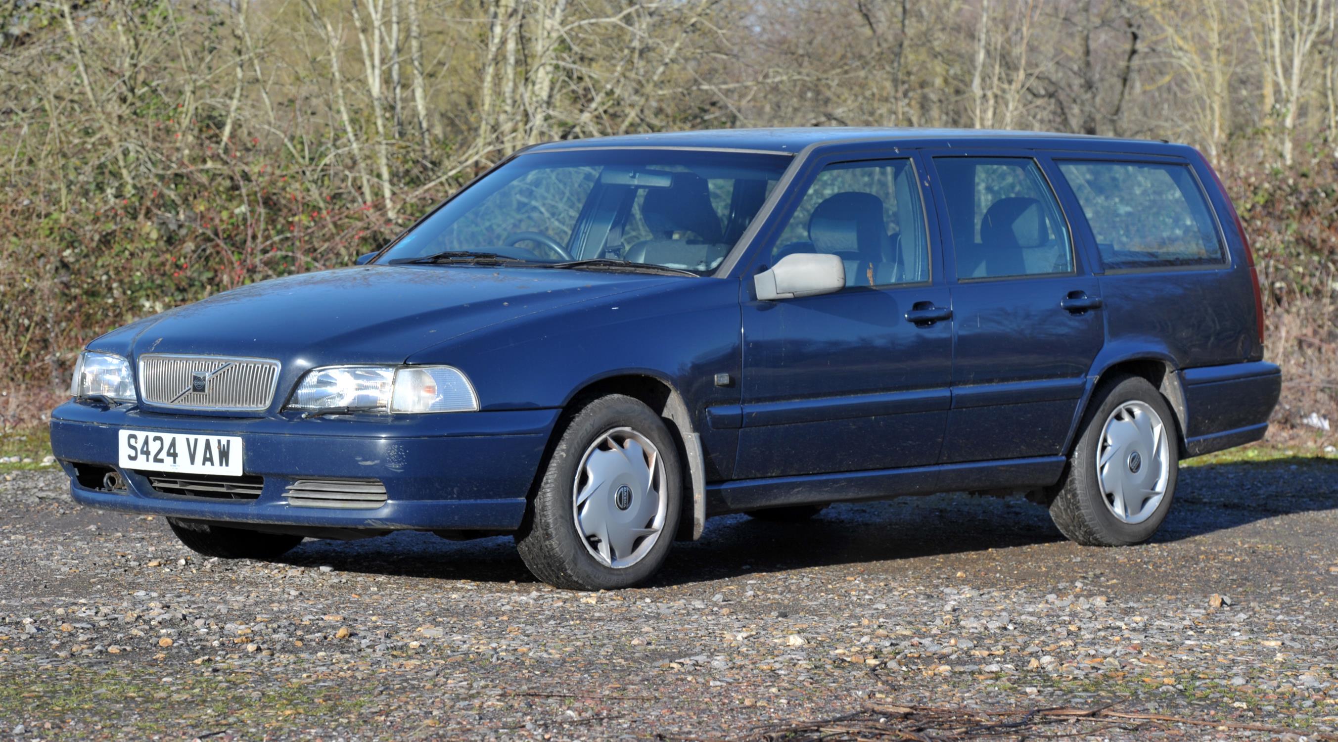 1998 Volvo V70 2.5 Petrol Torslanda Estate Automatic. Registration number: S424 VAW. Mileage: 135, - Image 4 of 14