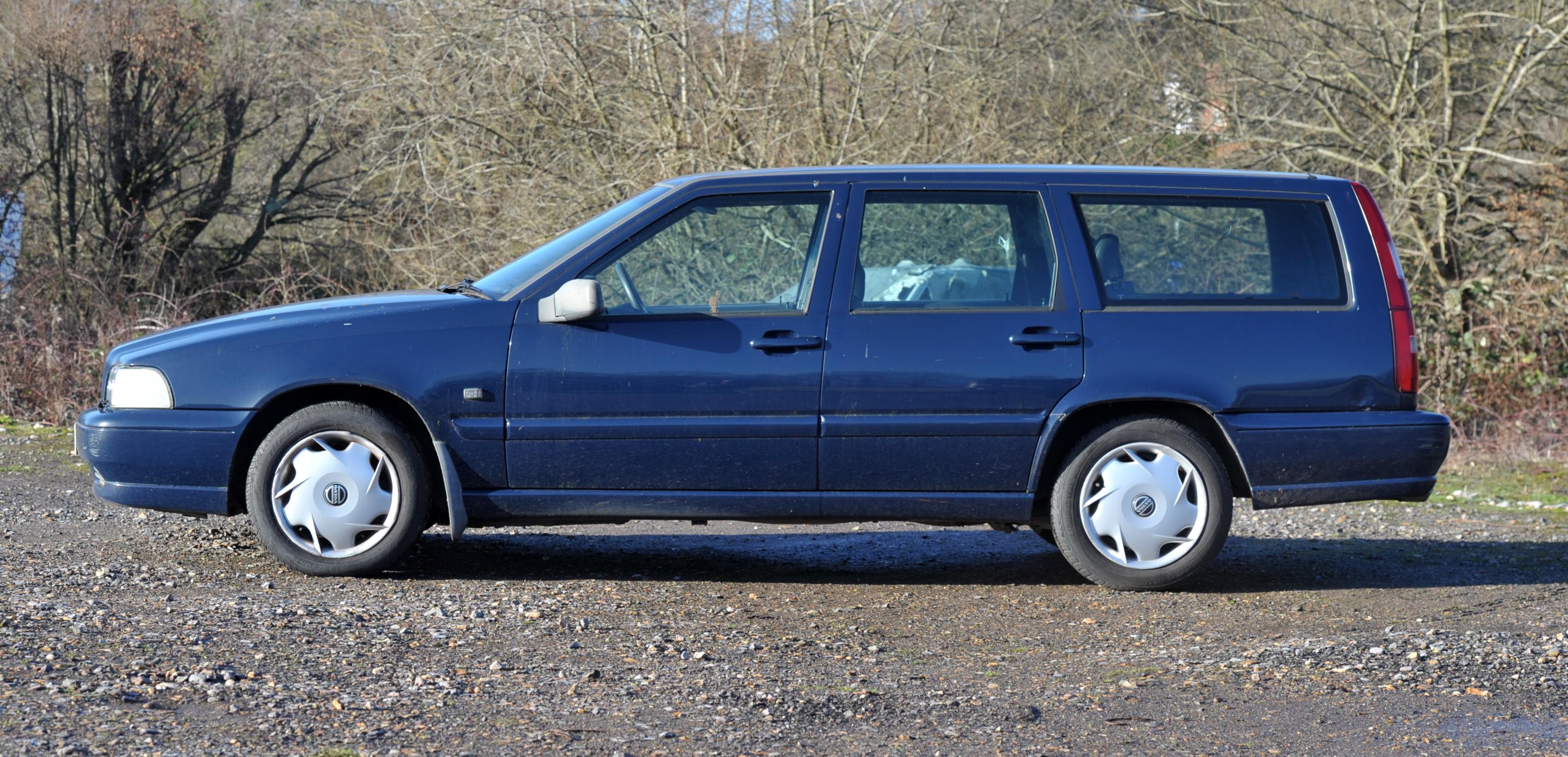 1998 Volvo V70 2.5 Petrol Torslanda Estate Automatic. Registration number: S424 VAW. Mileage: 135, - Image 5 of 14