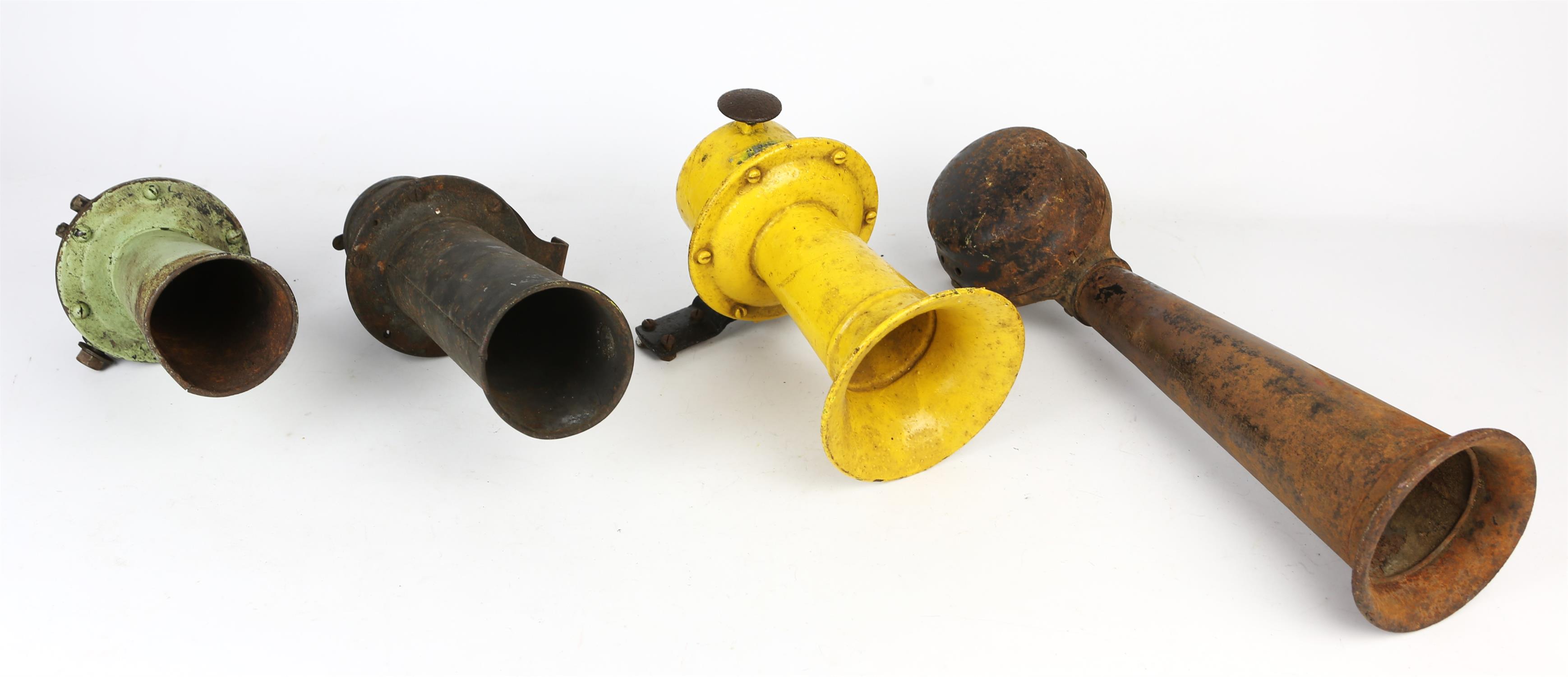 Collection of Nine Vintage Horns - To include Klaxon 12v No.7762, No.29509 and No. - Image 2 of 2
