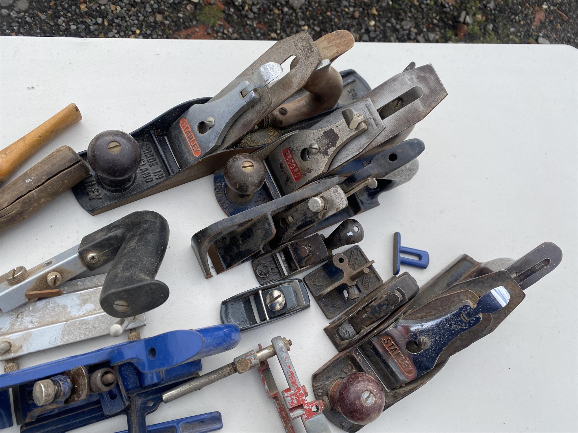 Box of various wood smoothing, shoulder and palm planes. Please note this lot has the standard - Image 2 of 2