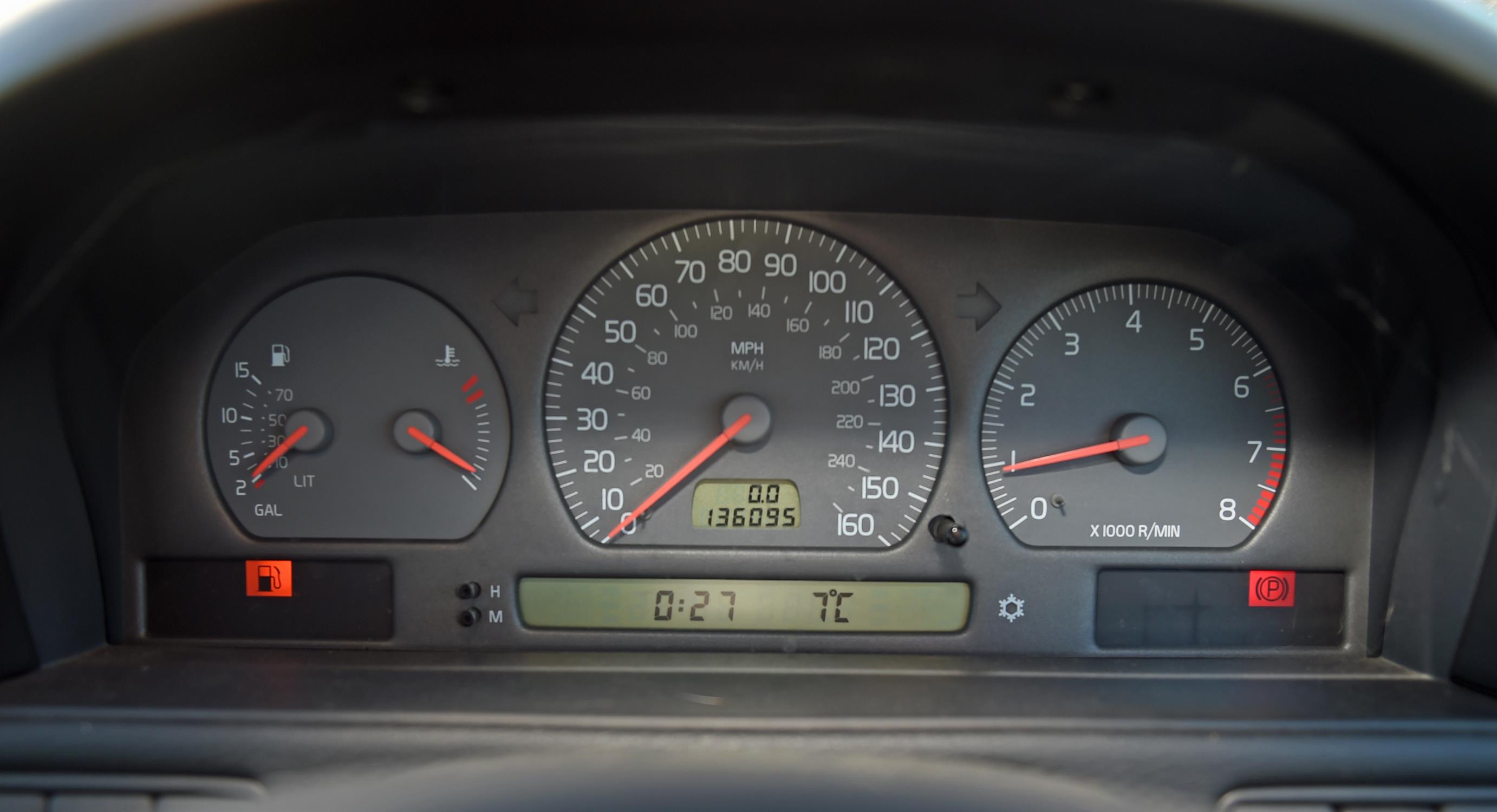 1998 Volvo V70 2.5 Petrol Torslanda Estate Automatic. Registration number: S424 VAW. Mileage: 135, - Image 8 of 14