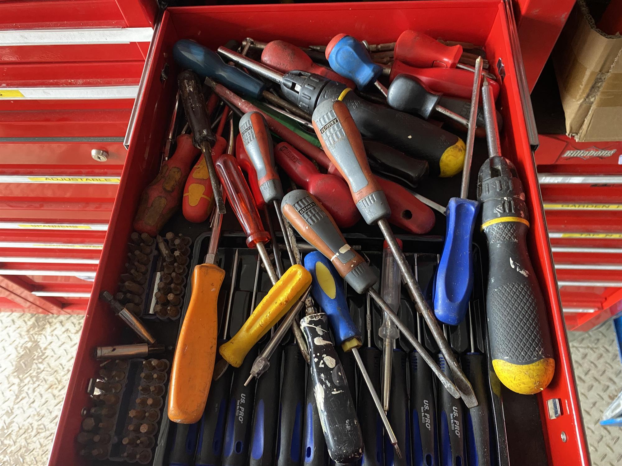 US Pro Tools professional 4 part draw red tool chest on wheels. Each draw is full of various tools - Image 13 of 39