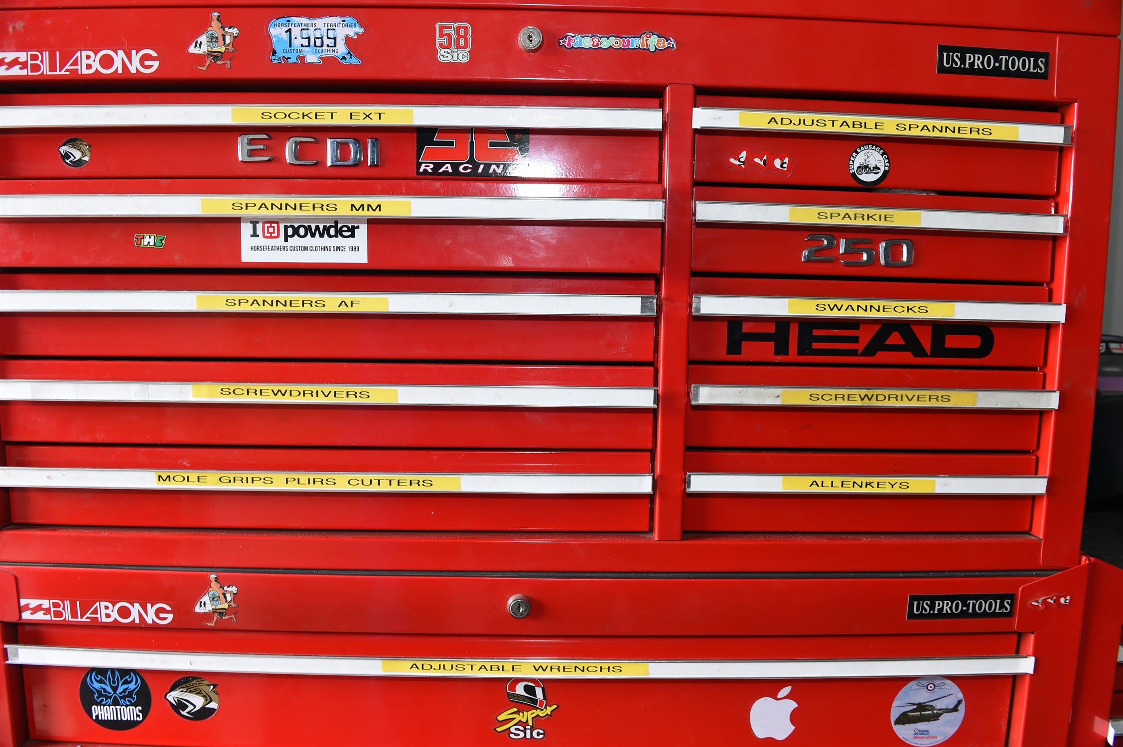 US Pro Tools professional 4 part draw red tool chest on wheels. Each draw is full of various tools - Image 3 of 39